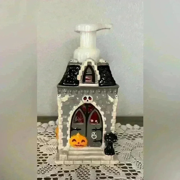Bath & Body Works: Halloween Haunted House Ceramic Foaming Hand Soap Holder 2016 - Picture 2 of 6